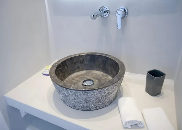 מלון דירות Alexandros 4*