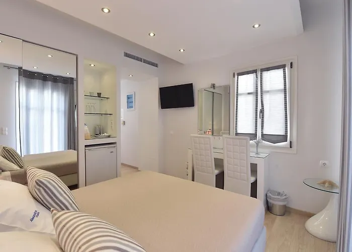 מלון דירות Alexandros נאוסה