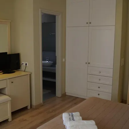 Alexandros Apartmanhotel Náusza